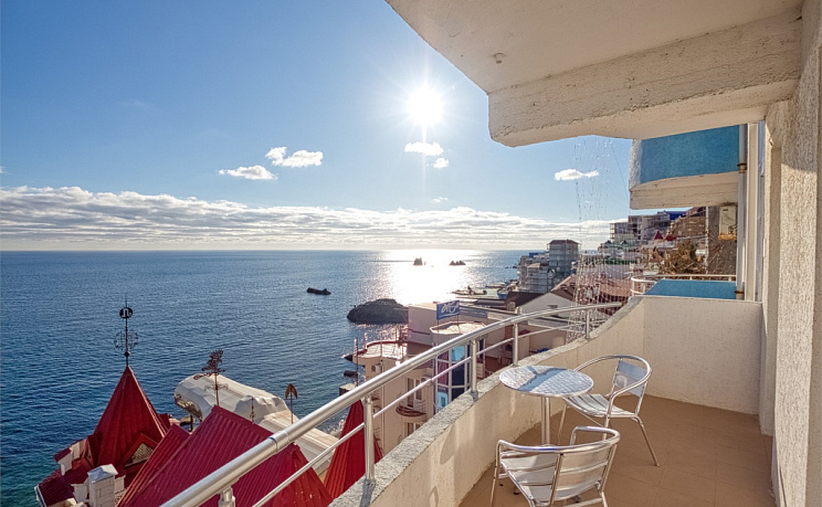 Балкон с видом на море