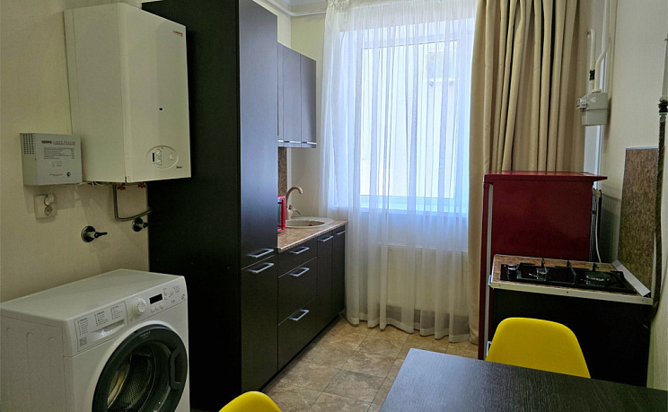 Апартаменты улучшенные с кухней, стиральной машиной и балконом