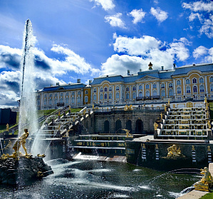 Праздник закрытия фонтанов в Петергофе
